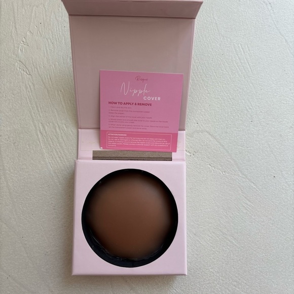 Risqué NWT Caramel Nipple Covers Reusable - Picture 3 of 4